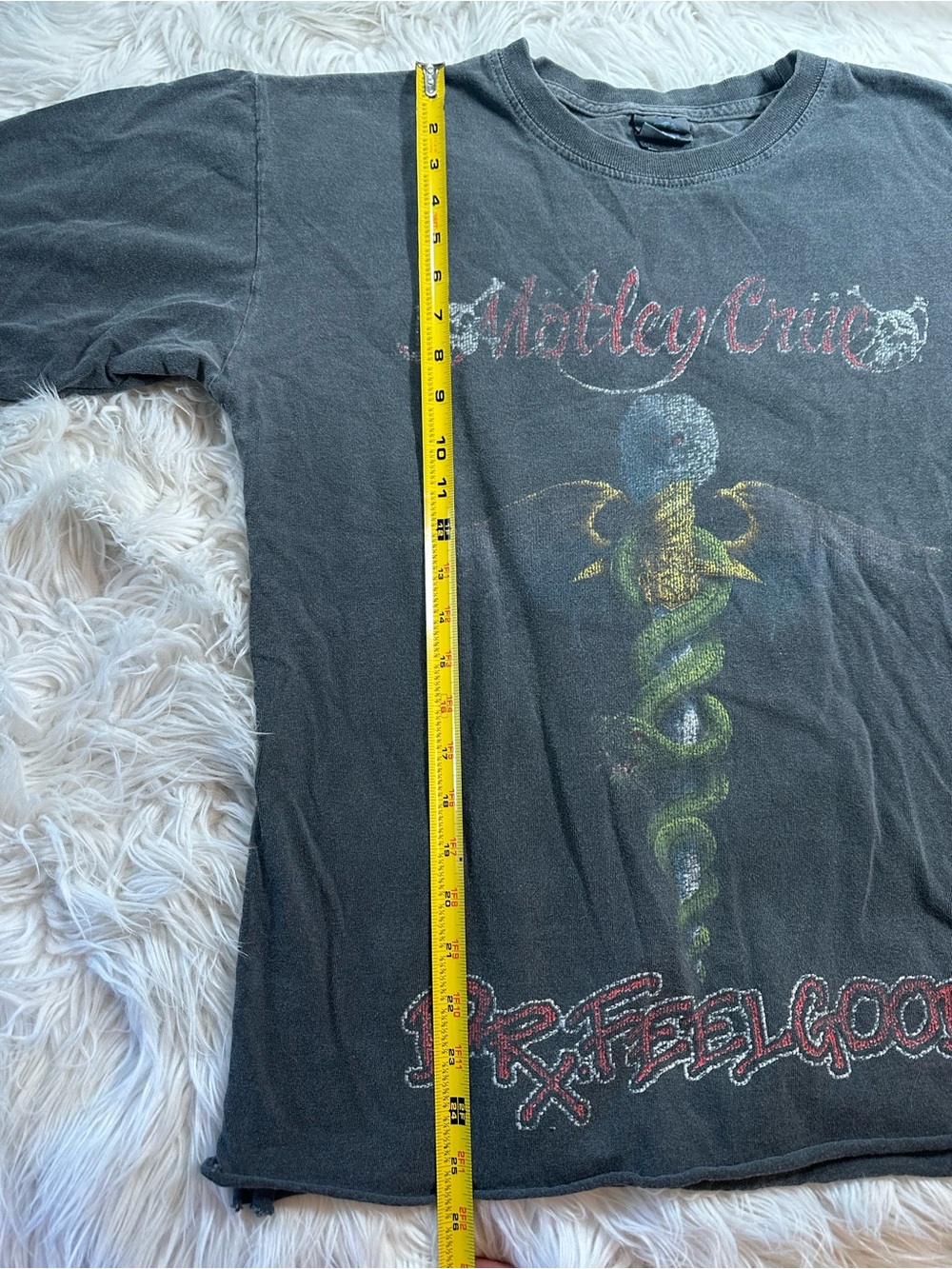 MyDyer.Com • Motley Crue Vintage 2000s Dr Feel Good Band Tee - Picture 6 of 16